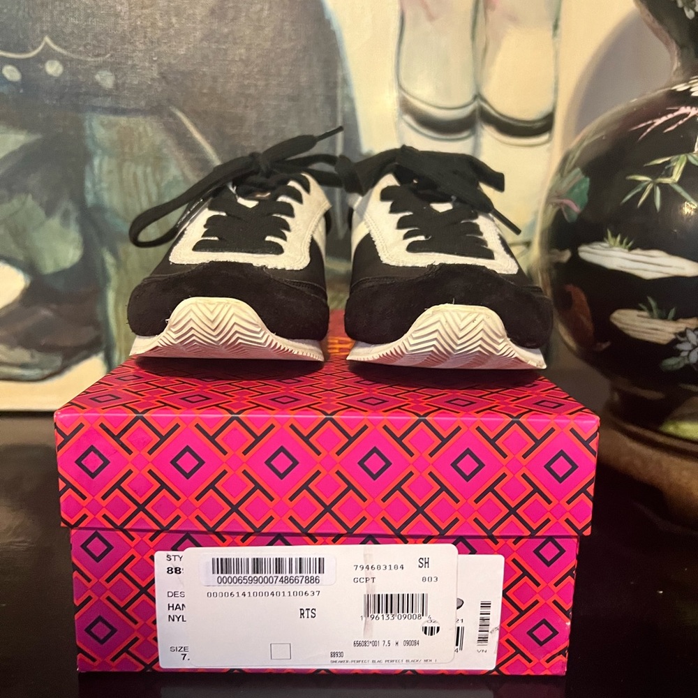 Hank Sneaker In Perfect Black/New Ivory 7.5 GUC